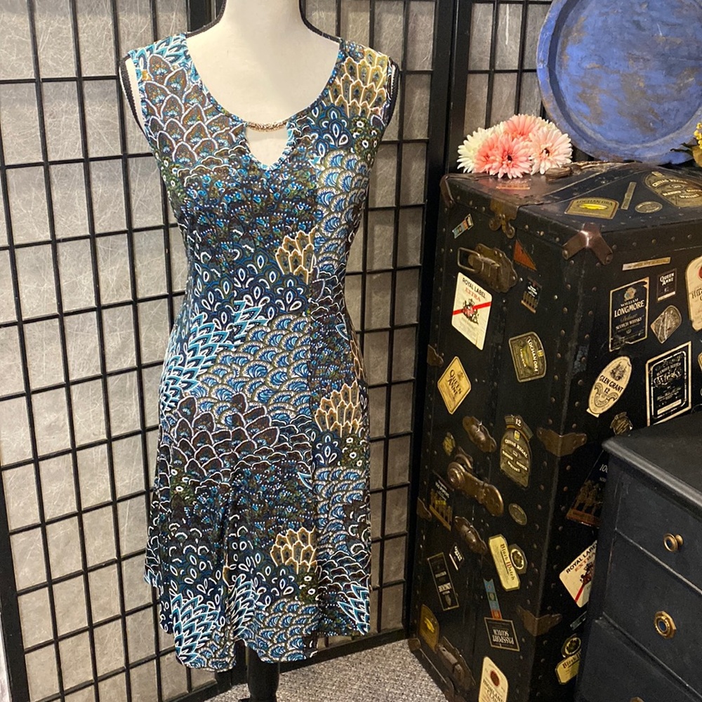 Stretchy Sleeveless Peacock Print Dress